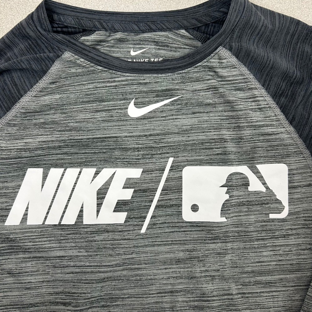 Nike MLB Training Shirt Mens Small Gray Black 3/4 Sleeve Dri-FIT AA8260-010 - Picture 2 of 9